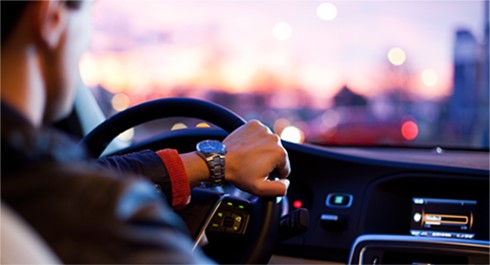 Quem faz um seguro auto, viaja mais tranquilo.